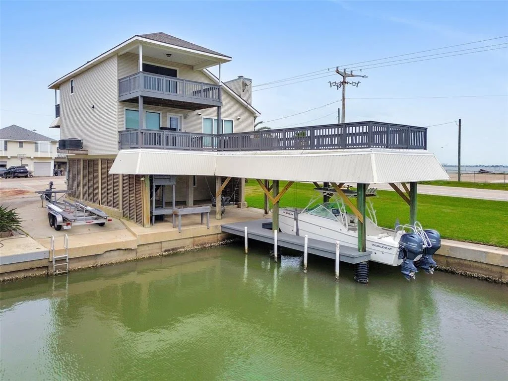 Photo of 301 Commander Drive