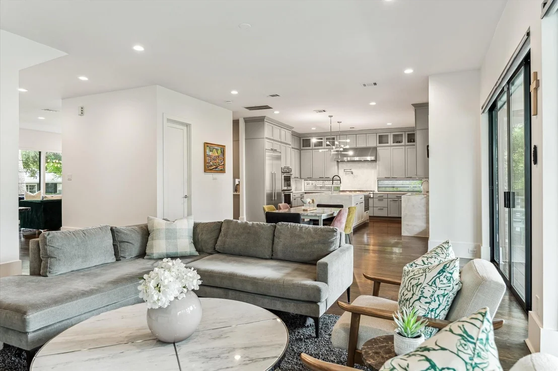 Photo of 1010 Waltway Drive