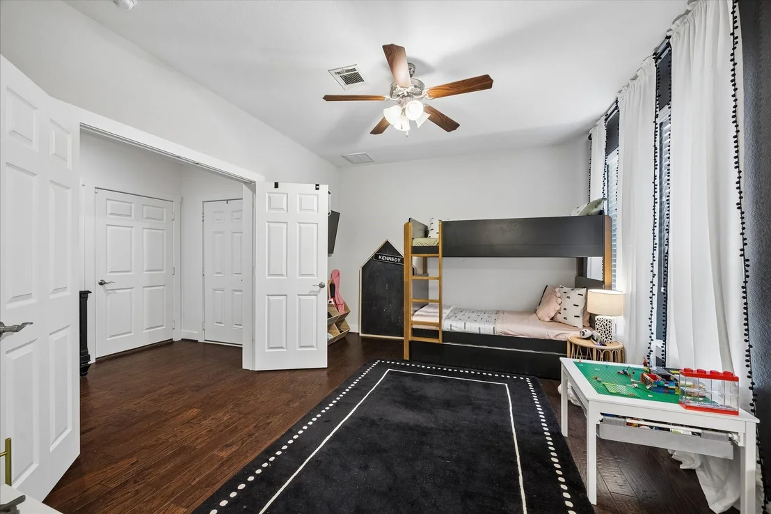 Photo of 2416 Couch Street