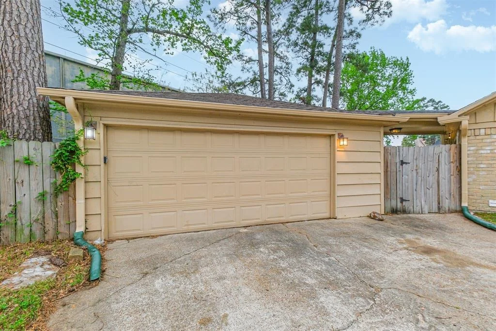 Photo of 16011 Southampton Drive