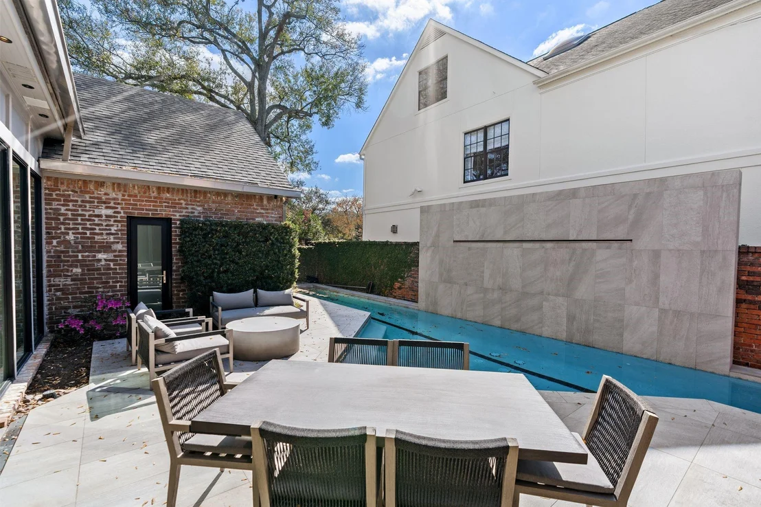 Photo of 2130 Stanmore