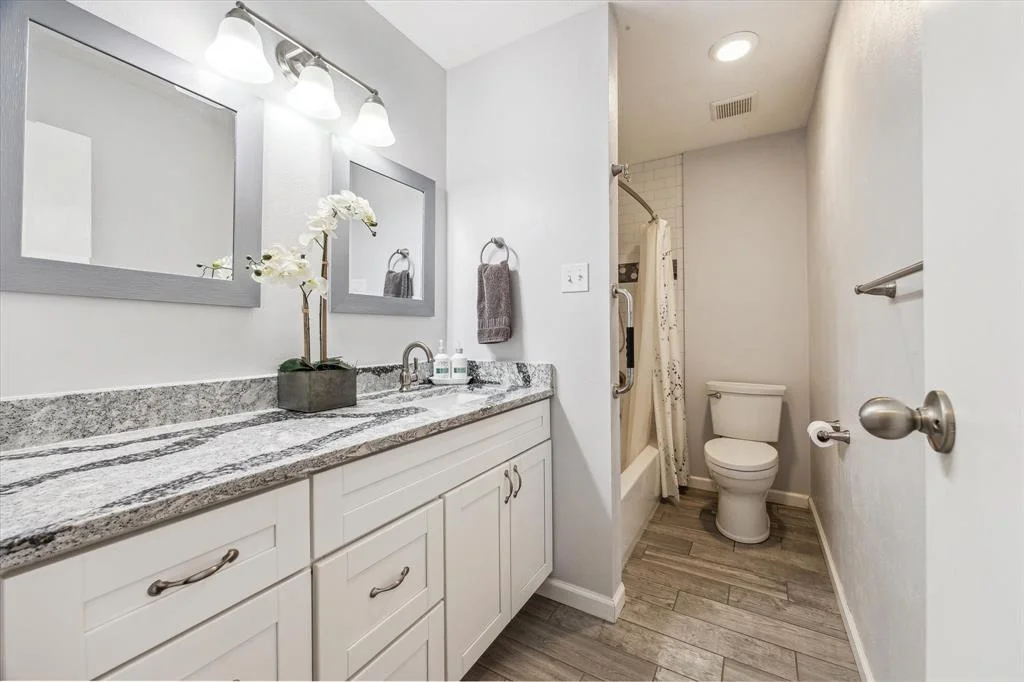Photo of 4910 Colombia Drive