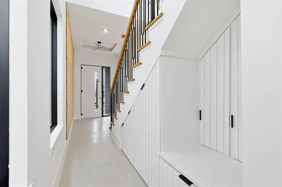 Photo of 619 Rolling Oaks