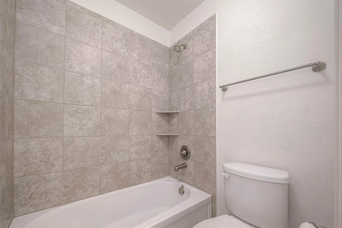 Photo of 2261 Oak Circle Drive N