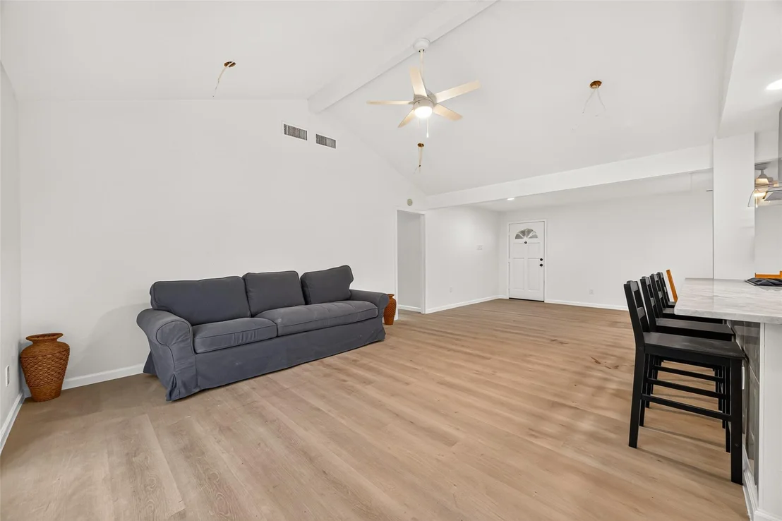 Photo of 215 Crest Hill Drive