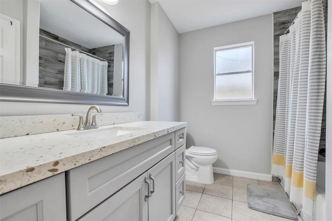 Photo of 2421 Maxwell Lane