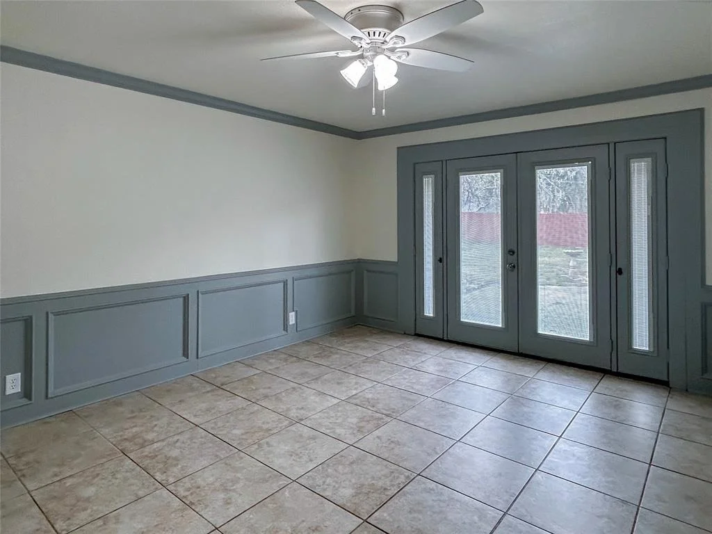 Photo of 129 White Oak Drive