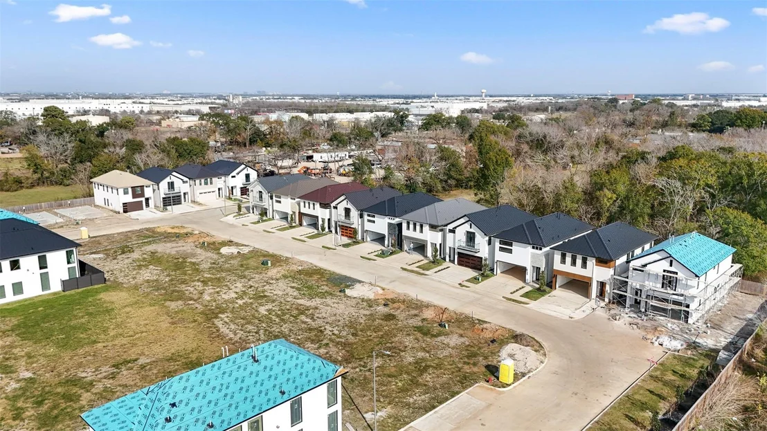 Photo of 635 Rolling Oaks