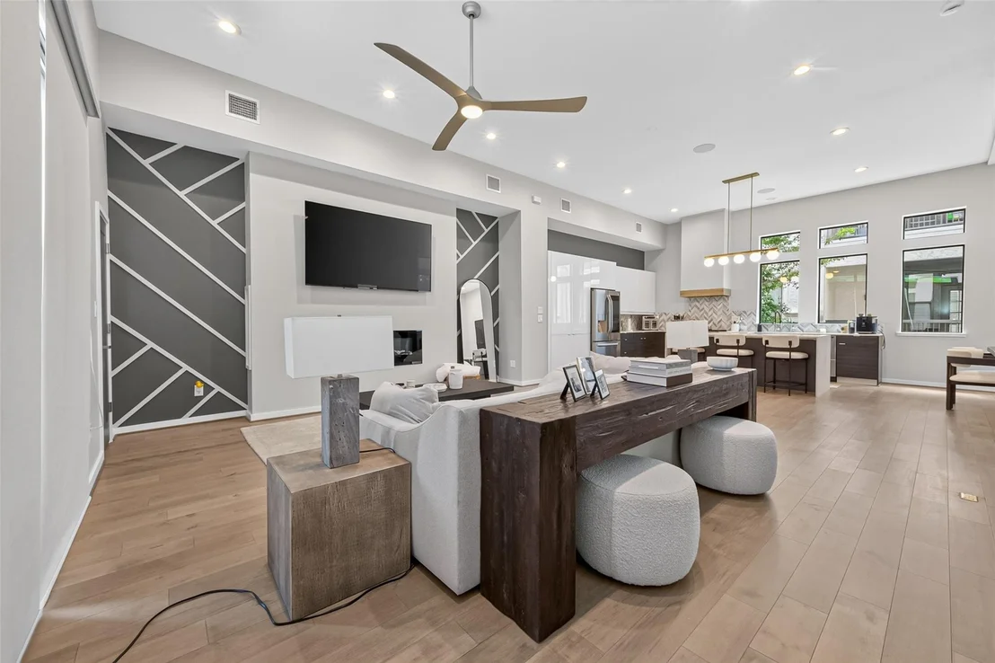 Photo of 607 Memorial Heights Drive