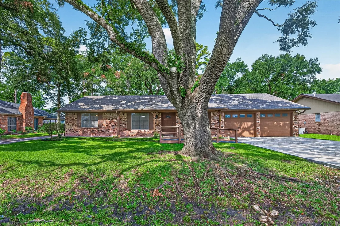 Photo of 2002 Crestwood Drive