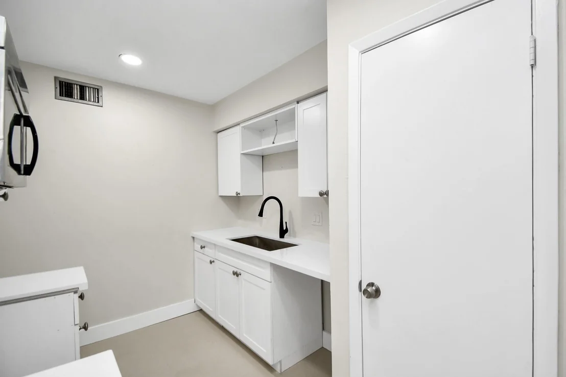 Photo of Unit 30 at 7575 Katy Freeway