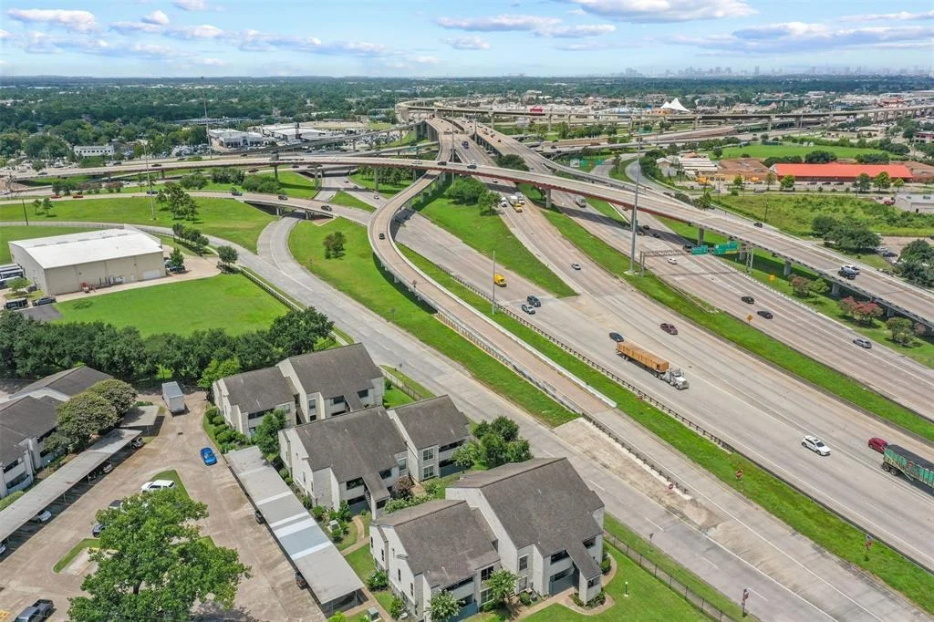 Photo of Unit 1007 at 7313 Gulf Freeway