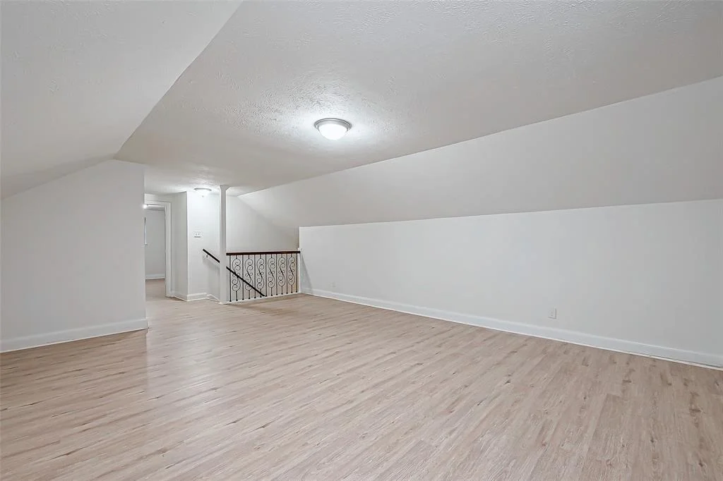 Photo of 9538 Meadowcroft Drive