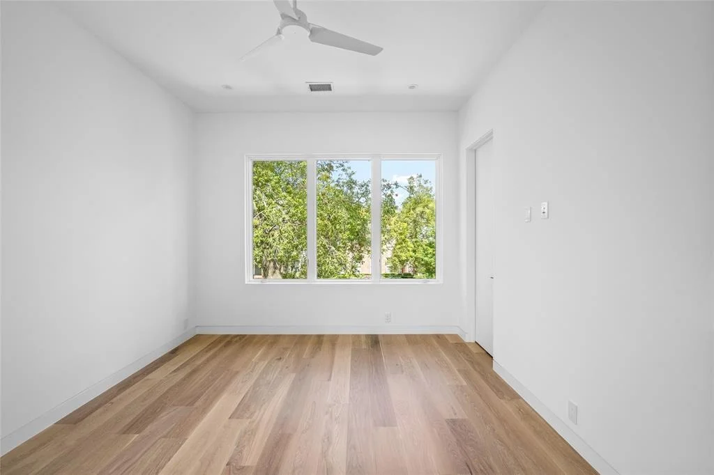 Photo of 2215 Albans Road