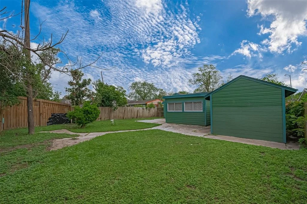 Photo of 7333 Lakehurst Drive