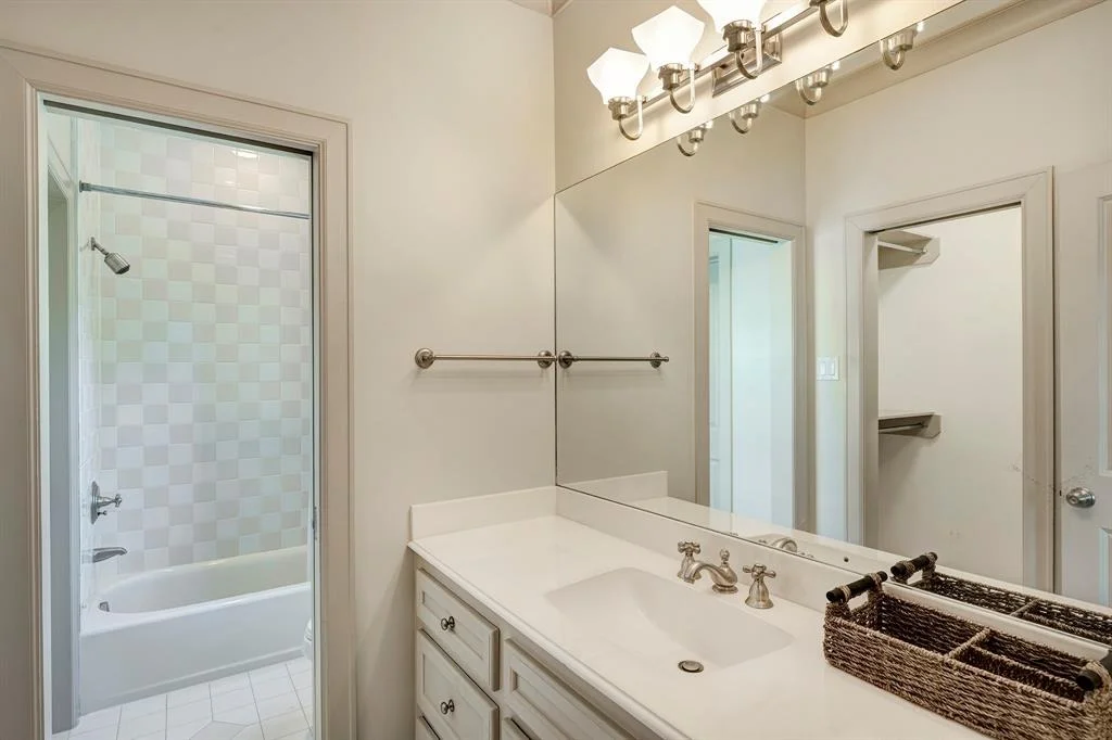 Photo of 702 Mulberry Lane