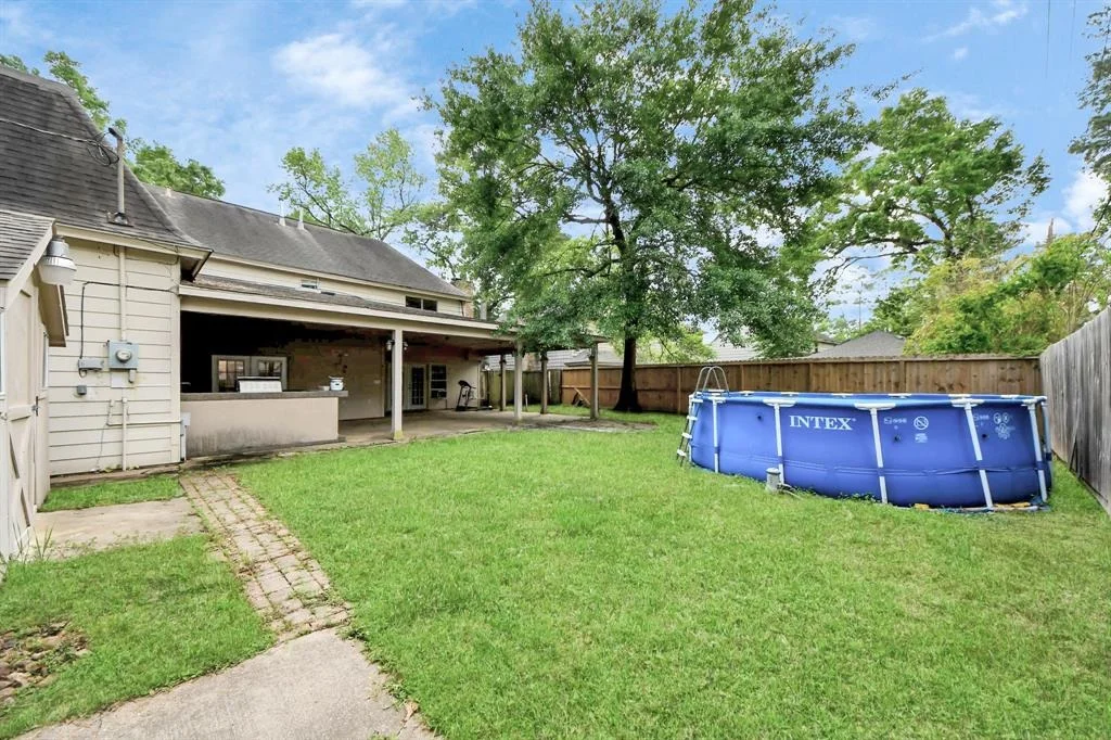 Photo of 2002 Saddlecreek Drive