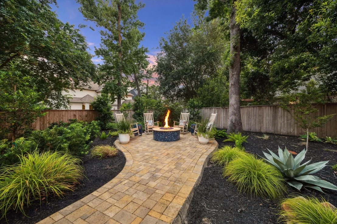 Photo of 2 Quiet Yearling Place