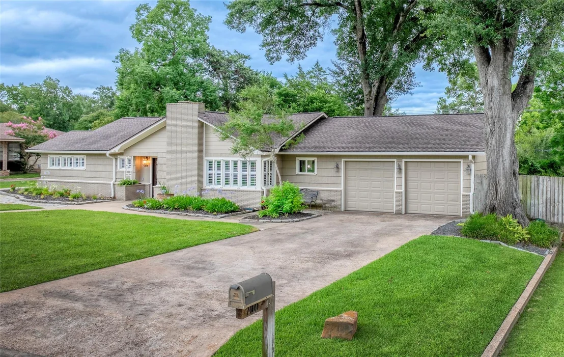 Photo of 700 Peachtree Drive