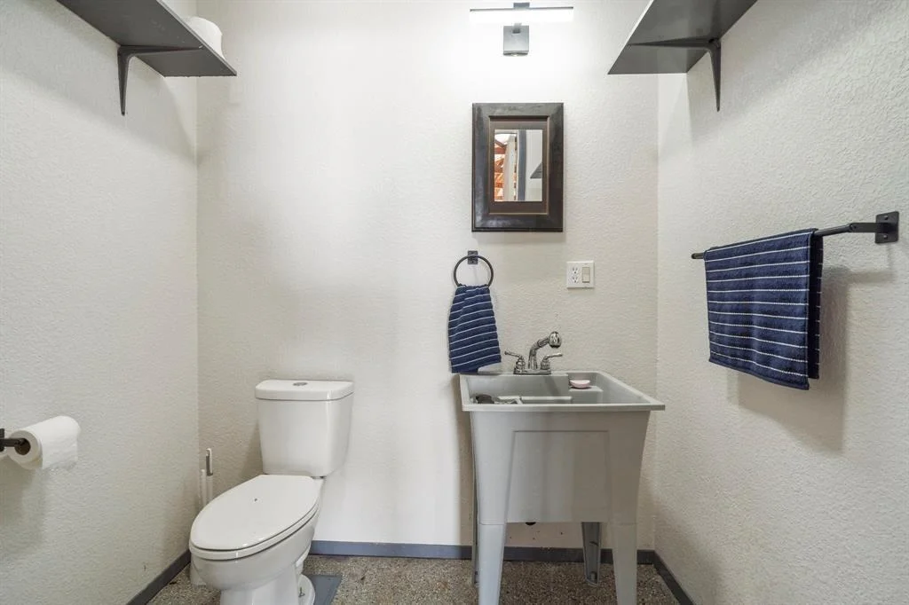 Photo of 2131 Grand River Drive