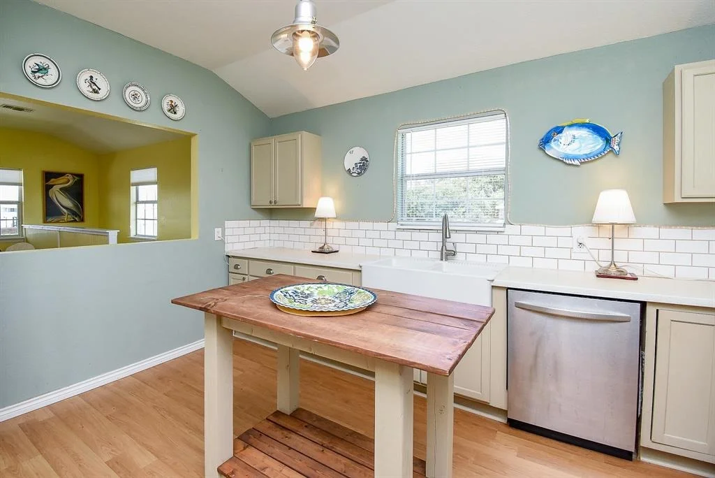 Photo of 1039 Bayview Drive