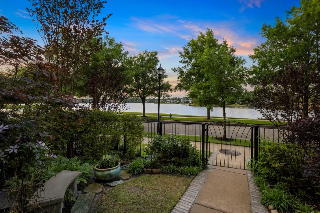 Photo of 262 Breezy Way