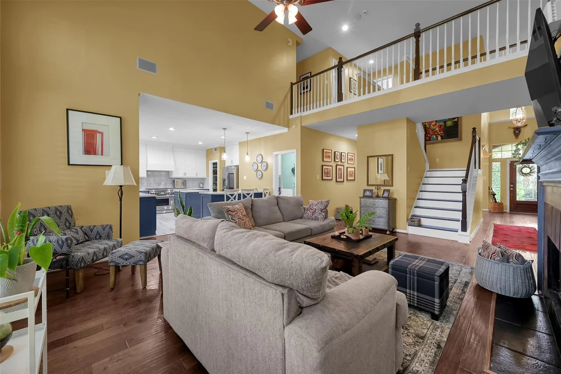 Photo of 143 S Goldenvine Circle