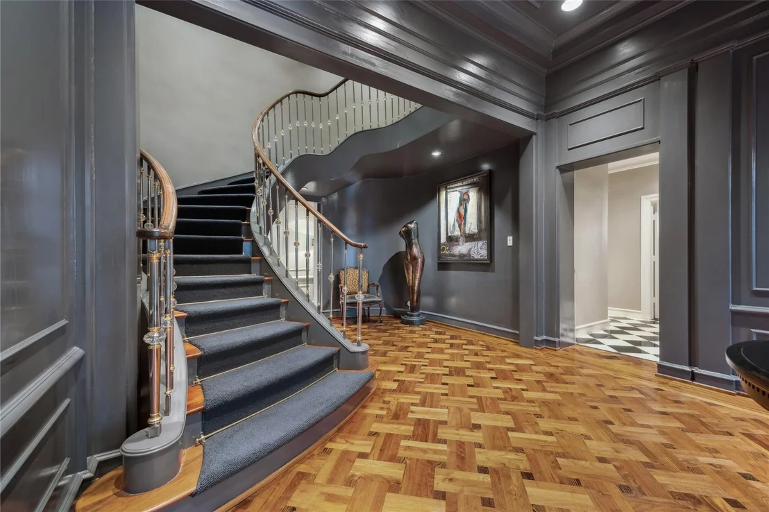 Photo of 20 Sunset Boulevard