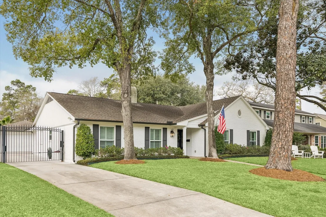 Photo of 1210 Briarbrook Drive