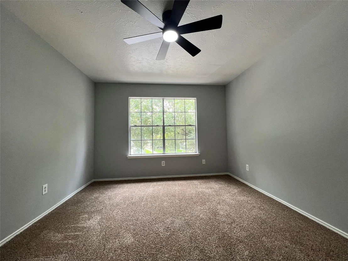 Photo of 919 N Oak Drive