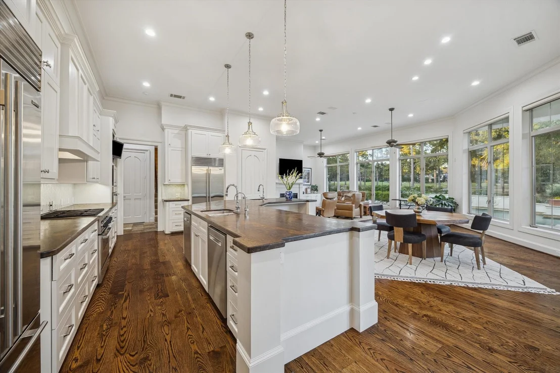 Photo of 47 N Regent Oak