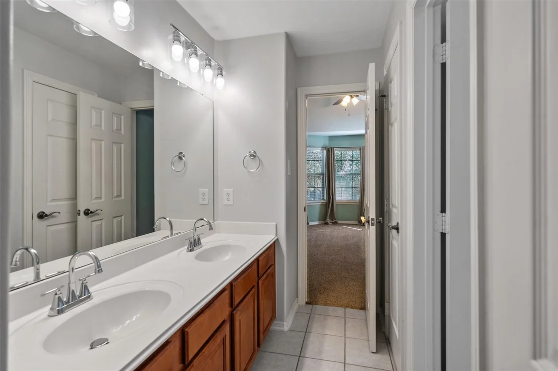 Photo of 15911 Hermitage Oaks Drive