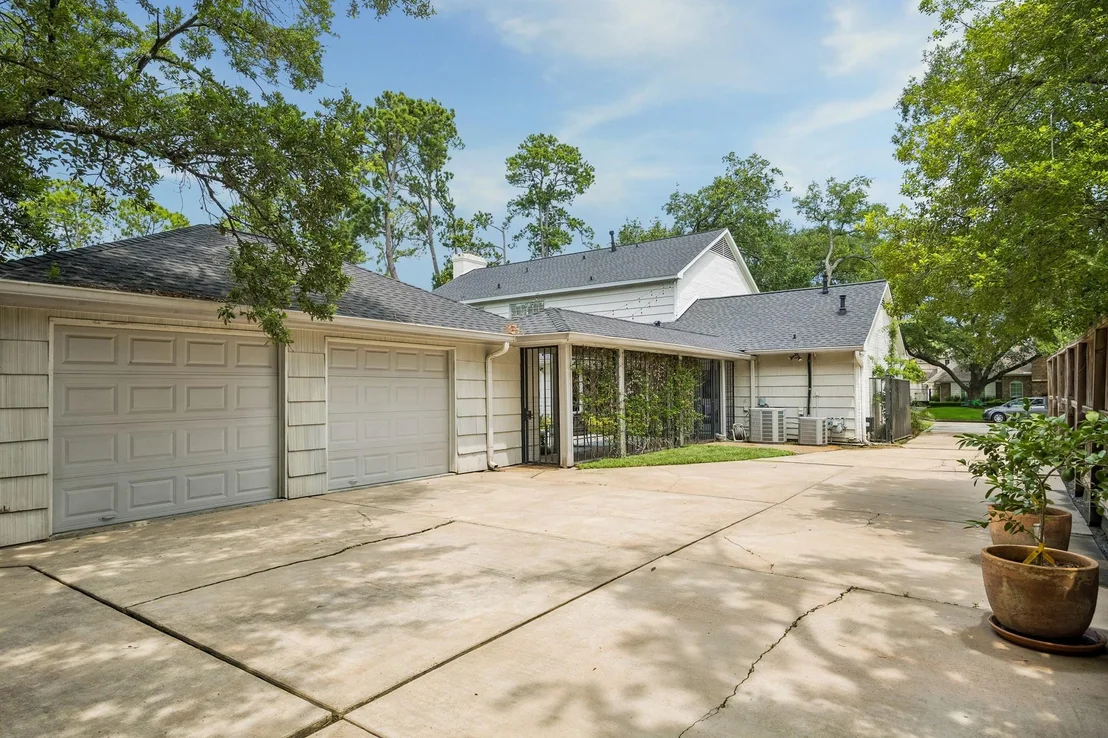 Photo of 6123 Riverview Way