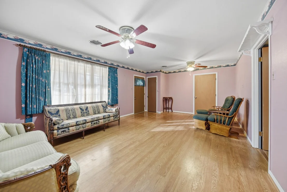 Photo of 1006 Top Hill Drive