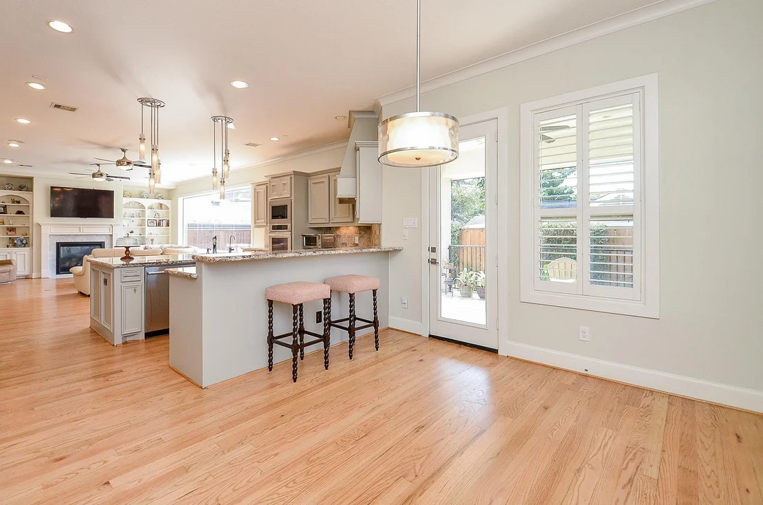 Photo of 4625 Maple Street
