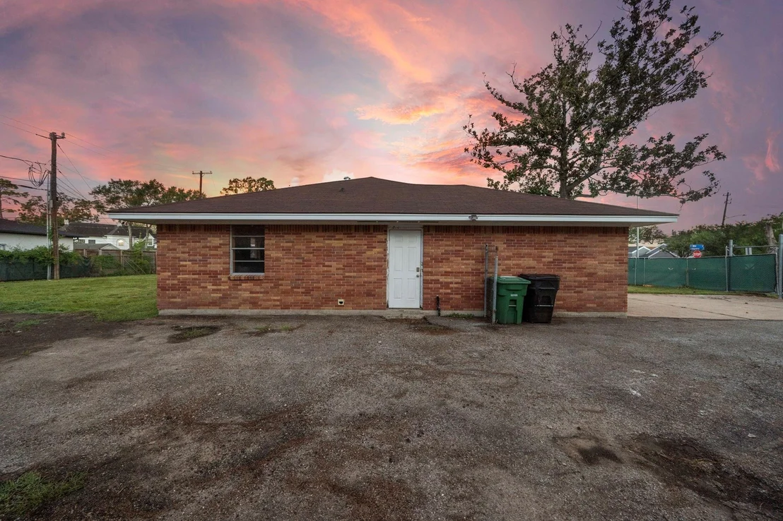Photo of 7819 Edgeway Drive