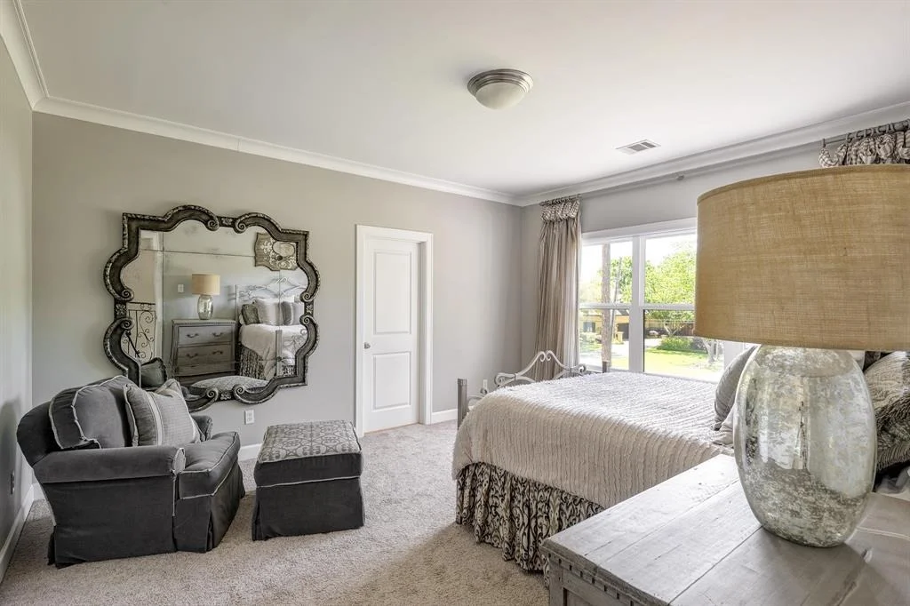 Photo of 702 Mulberry Lane