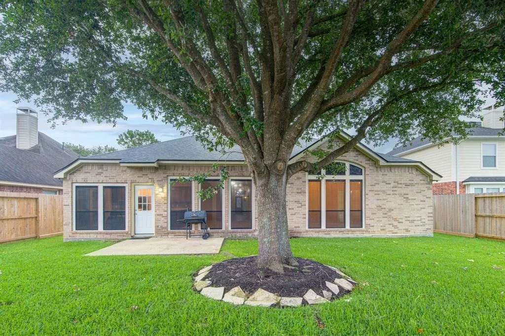 Photo of 421 Laddingford Lane