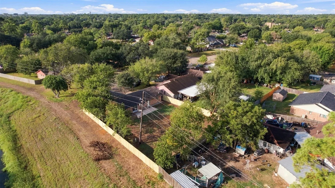 Photo of 7502 Woodsman Trail