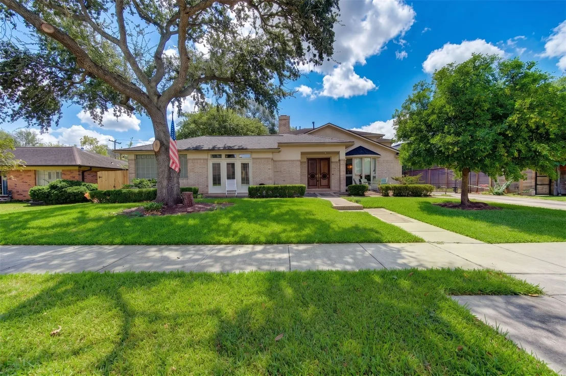 Photo of 4967 Dumfries Drive