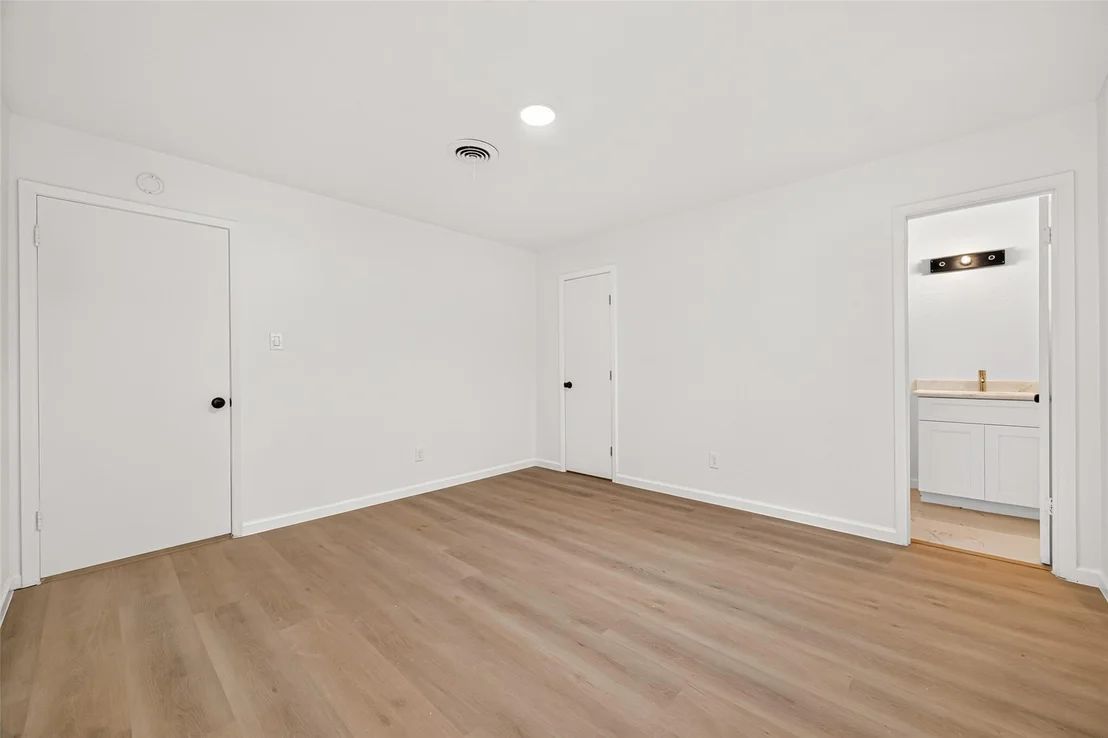 Photo of 215 Crest Hill Drive