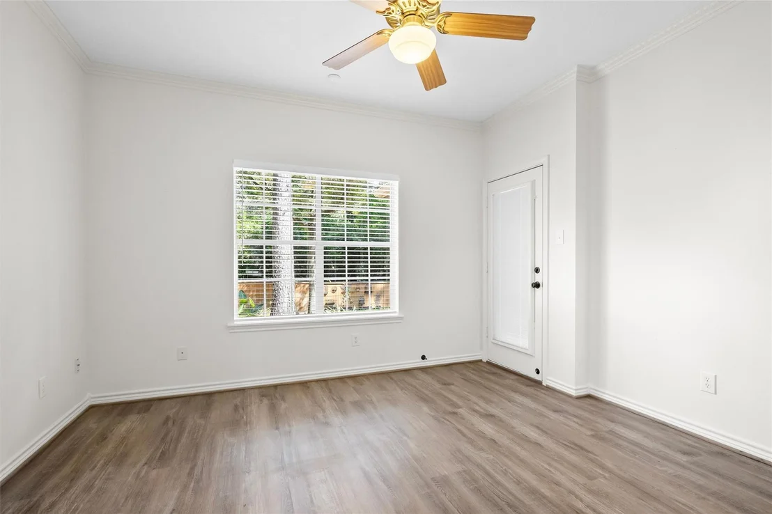 Photo of 15690 Corinthian Way