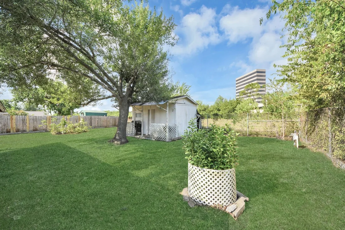 Photo of 9422 Pipestone Street