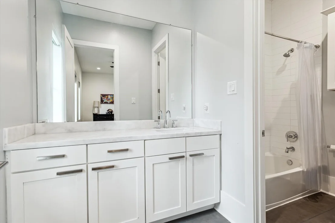 Photo of 1010 Waltway Drive
