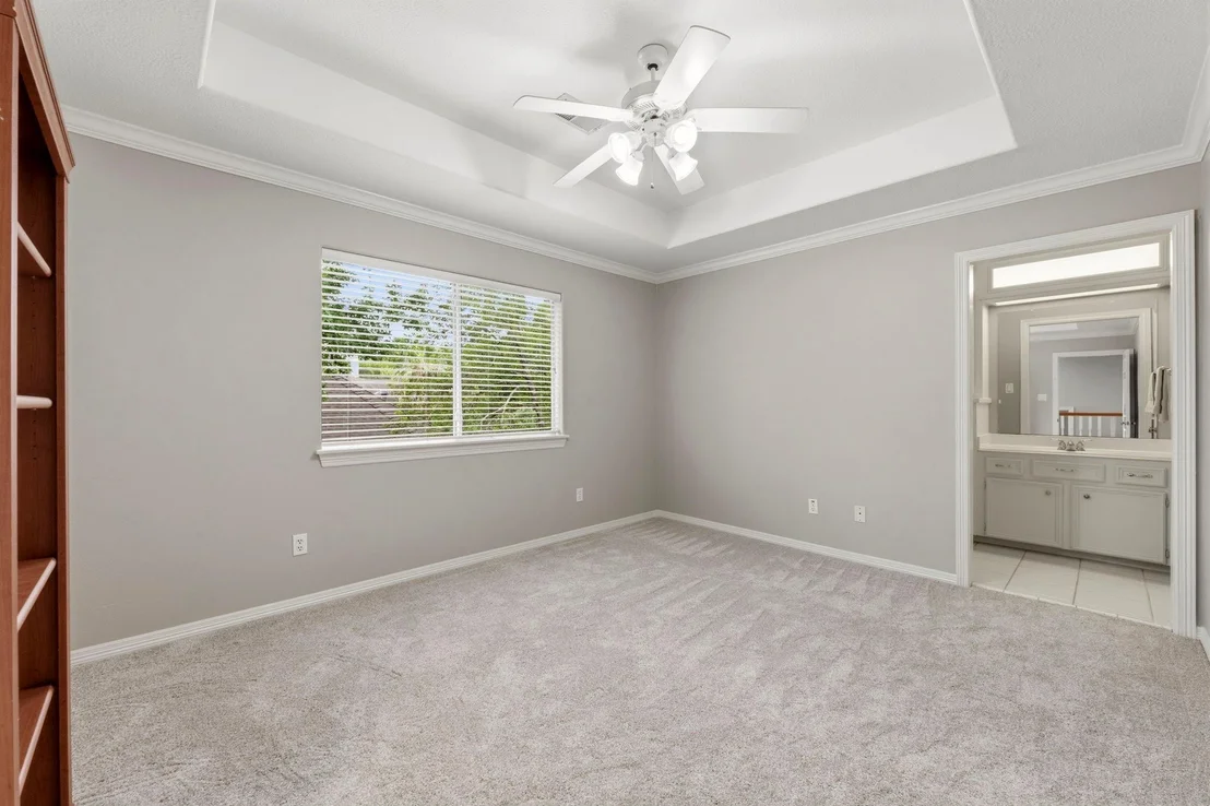 Photo of 54 N Wooded Brook Circle