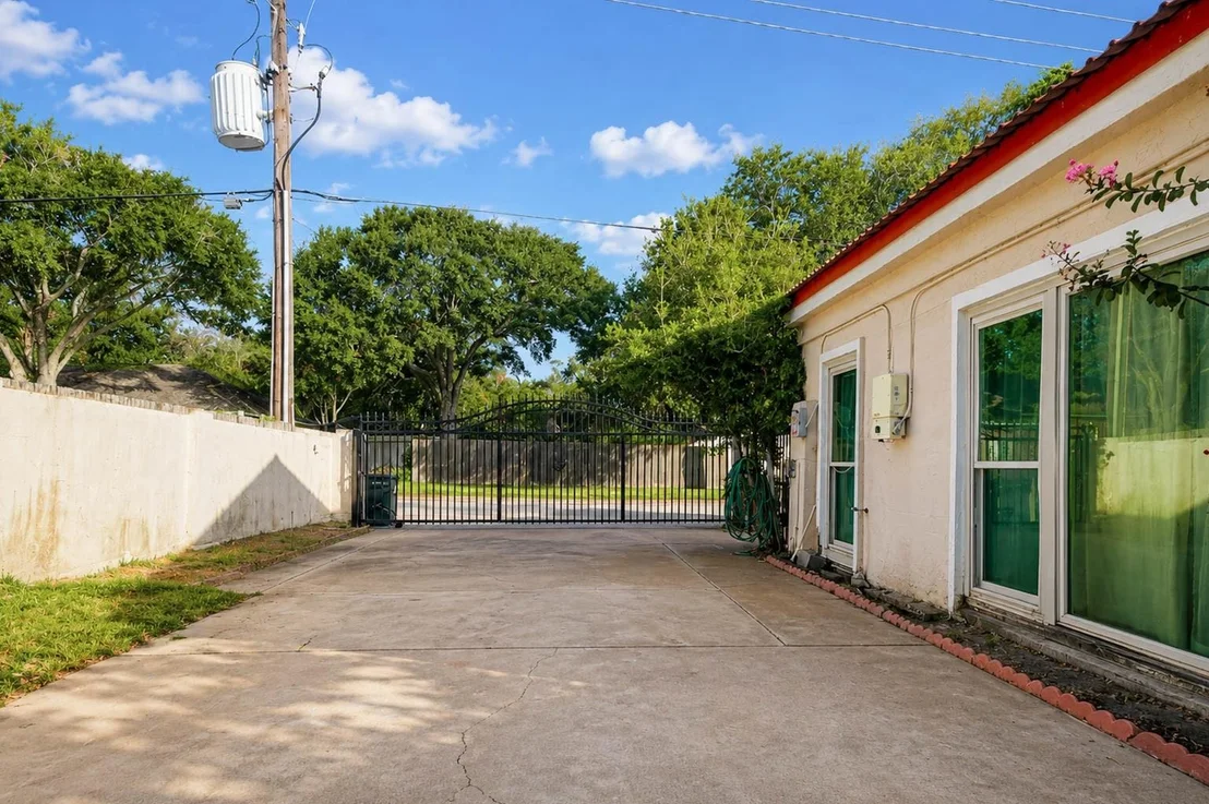 Photo of 601 Westview Terrace Drive