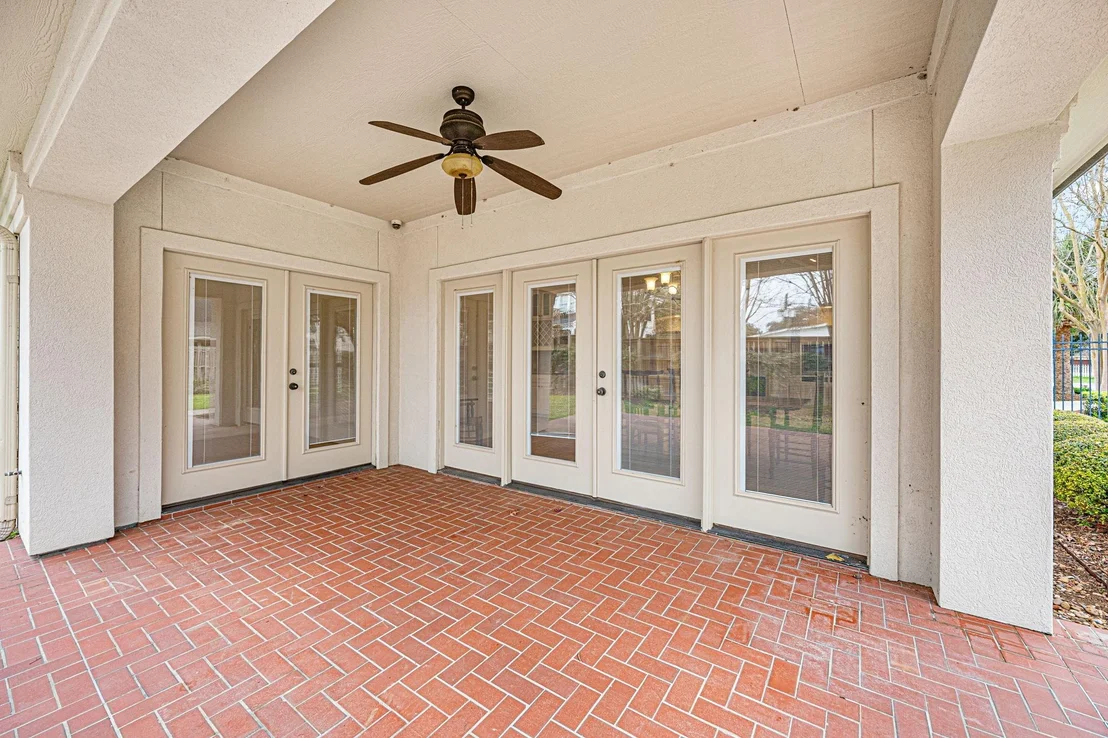 Photo of 1220 Travis Street