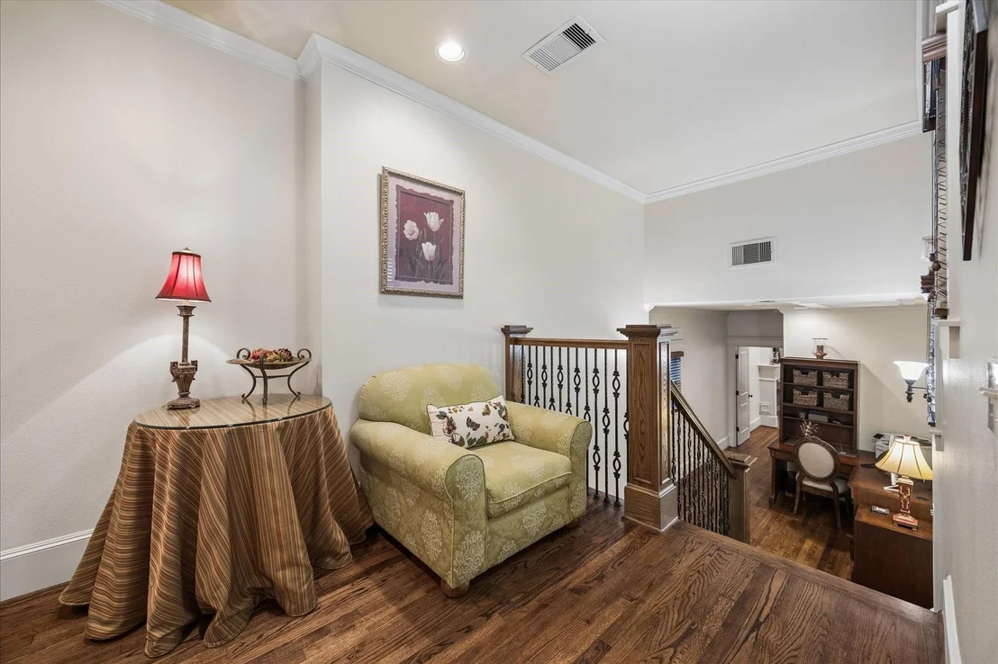 Photo of 809 W 9th Street