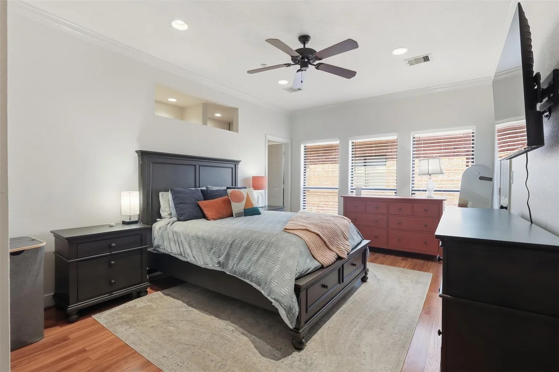 Photo of Unit D at 2424 Navigation Boulevard