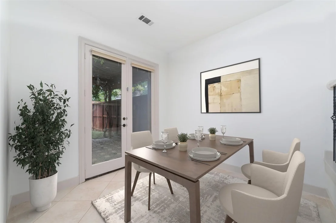 Photo of 2822 Stuart Manor